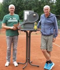 Konrad-Cup 2023 TC Weibern Finalisten He50 Markus Wesel (li.) und Jörg Schneider